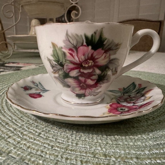 Vintage Delicate Floral Porcelain China Teacup and Saucer in Pink and Purple - Picture 6 of 8